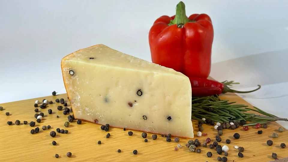 Гауда з перцем - Крафтовий сир від OSNOVA CHEESE