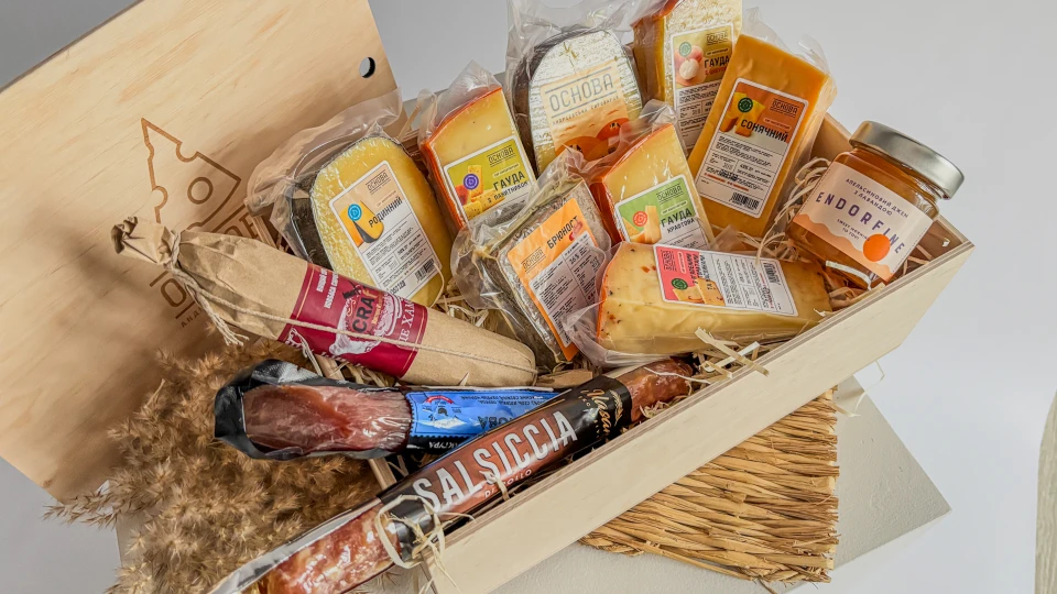 Набір «ПРЕМІУМ» в деревʼяній коробці - Фото 2, крафтовий сир OSNOVA CHEESE