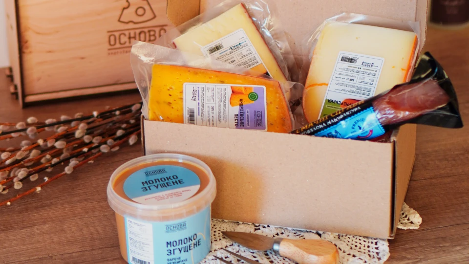 Подарунковий - Набір з крафтовим сиром від OSNOVA CHEESE
